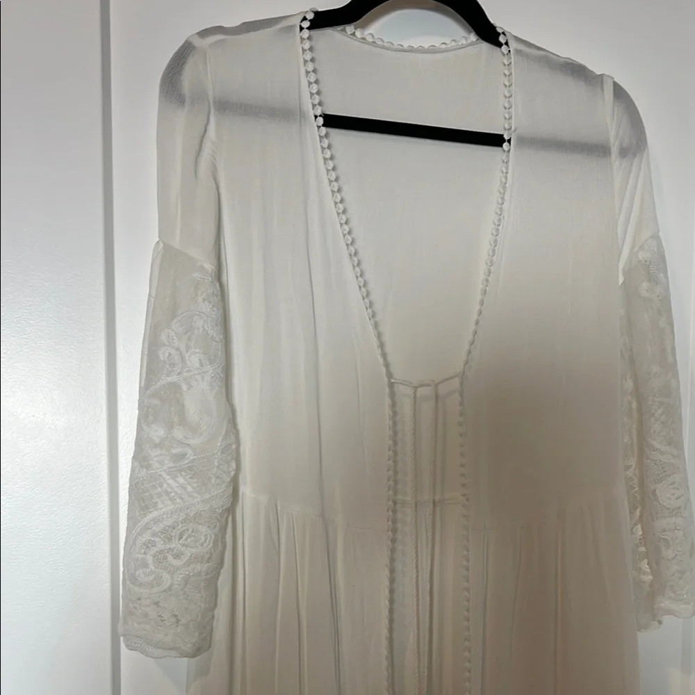 White beach cover up Elegant White Lace Kimono - Picture 3 of 4